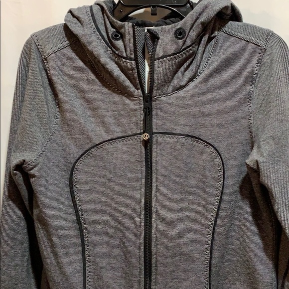 lululemon athletica Jackets & Blazers - LULULEMON HOODED JACKET SZ 8 gray/black zipper